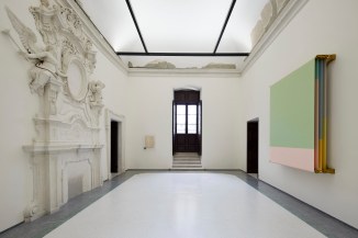 27 Palazzo Ardinghelli, allestimento Punto di equilibrio, Alberto Garutti – Accedere al presente, 2018-20 Foto Agostino Osio – AltoPiano